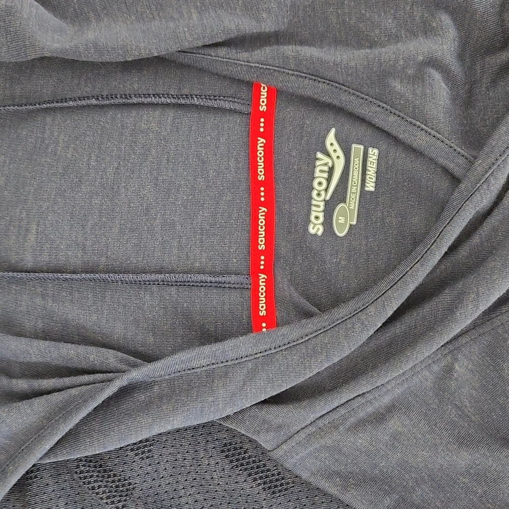 Saucony hooded performance top
